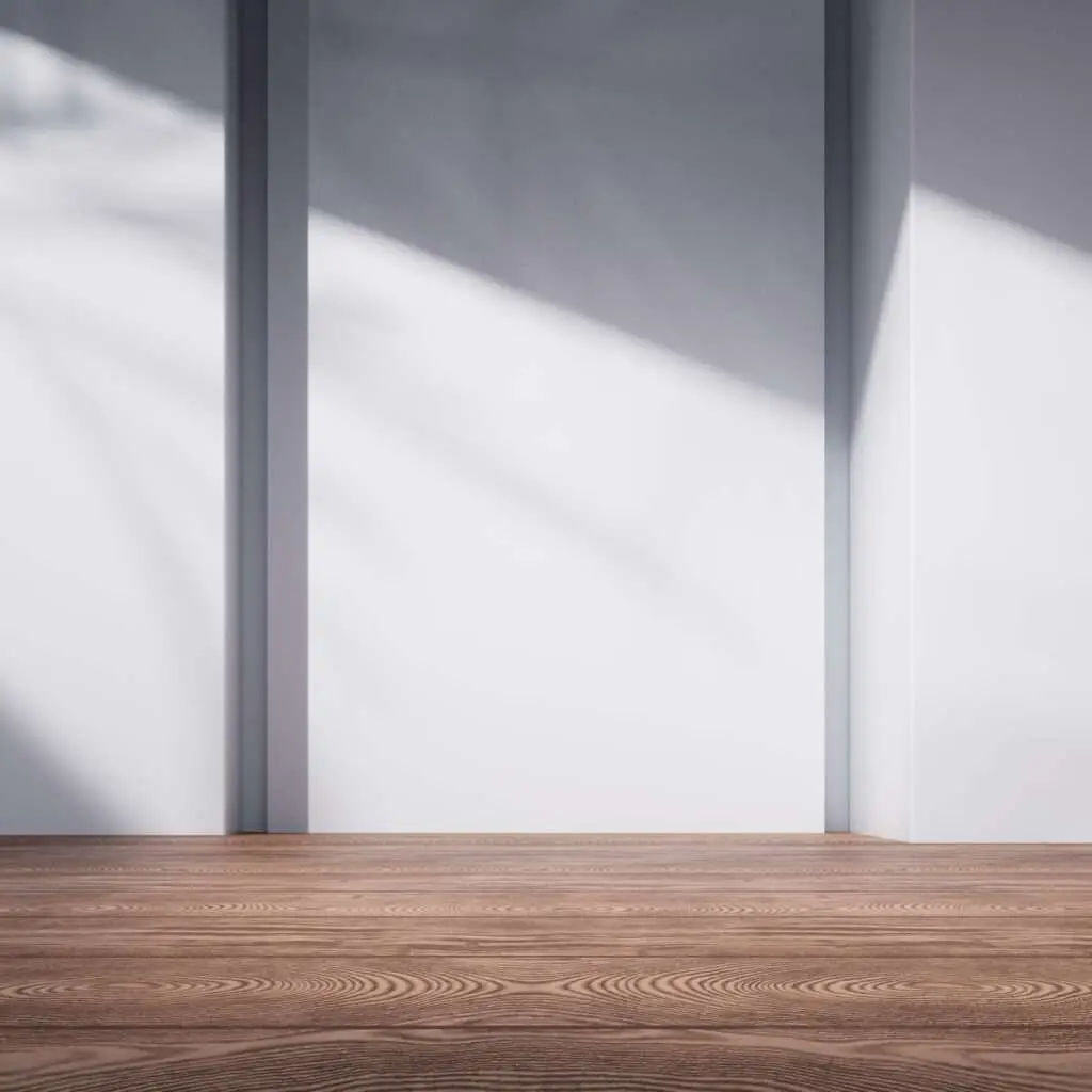 microcemento en Cáceres en pared con suelo de madera