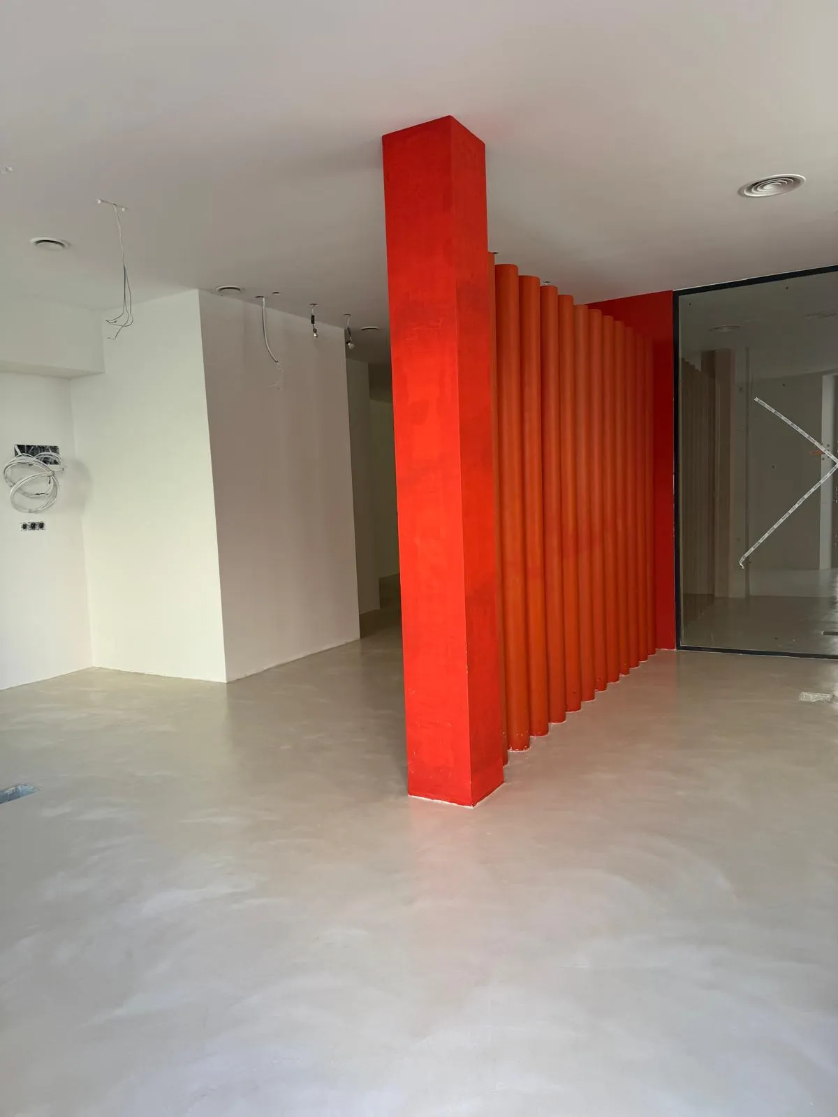 Local comercial con microcemento